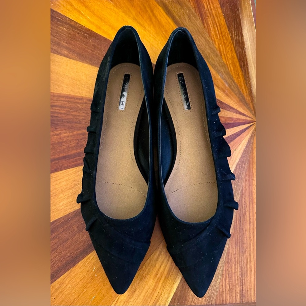 NWOT Tahari Pioneer Suede leather Flats 9
